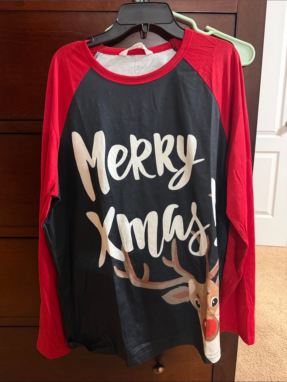 Red & Black "Merry Xmas" men’s Long-Sleeve Top and bottoms. size M.